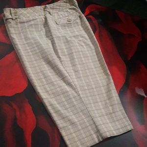 AT Loft Bermuda shorts 10 tan w green